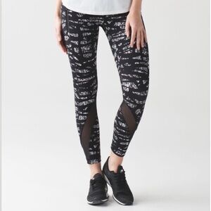 Lululemon Inspire Tight II Size 12 Black And White Cropped